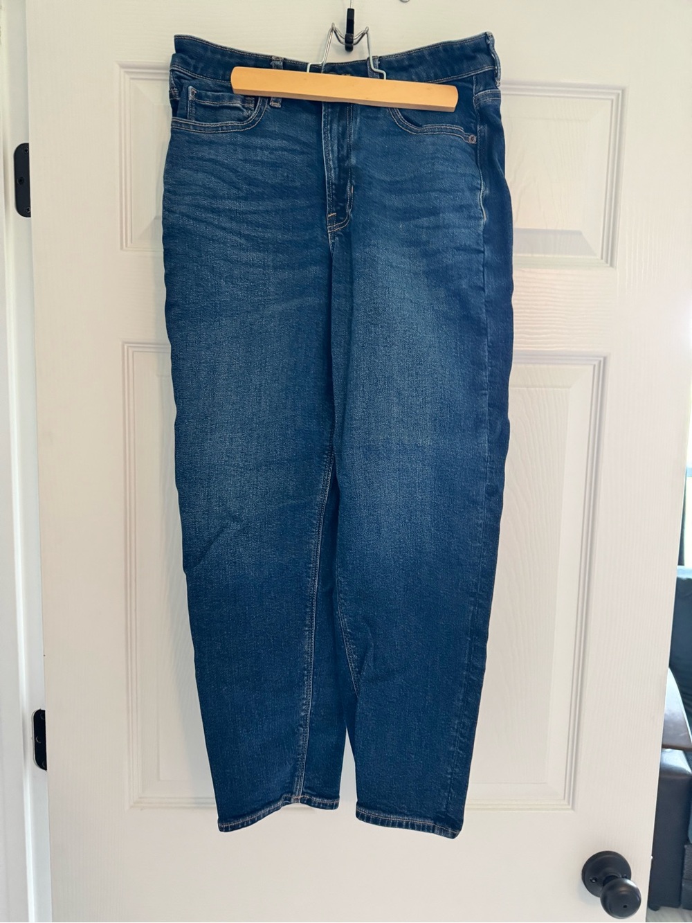 American Eagle Outfitters MOM JEAN size 8 short